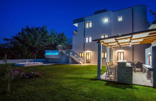 Villa Zora -luxurious villa with heated pool, sauna, 4 bedrooms, 10 persons max - Photo 44