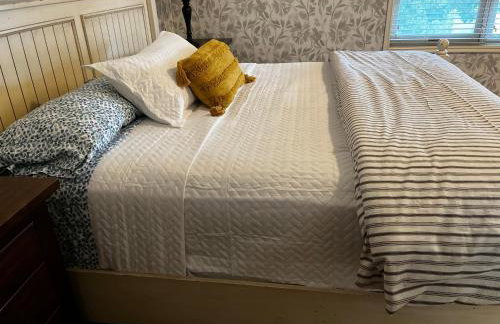 Unique Home Perfect for Large Gatherings. Pets welcome! - Photo 16