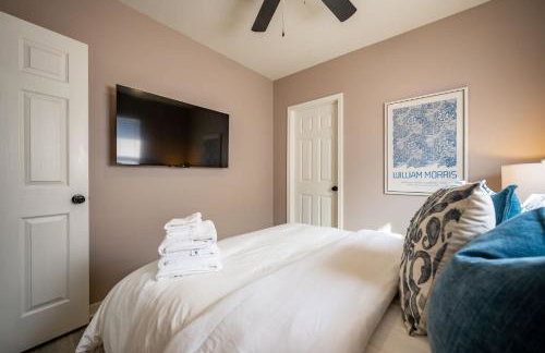 Modern & Stylish - Mins to Downtown - Family Friendly - Photo 34