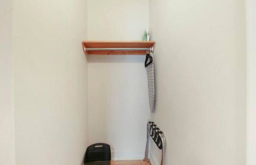 Prime City Stay in a 1BR Apartment - Cullom F2 - Photo 17