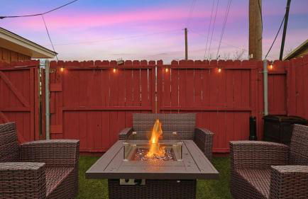 Serene 5BR 2BA Winter Home with Hot Tub & Fire Pit - Foto 2