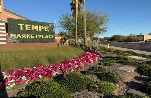 3 Bedroom, 2 Bath Whole House, ASU, Tempe, Scottsdale on Light Rail - Photo 12