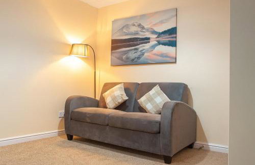 Manchester Stay Hub - 2BR with Free Parking, Near Airport & Attractions - Foto 14