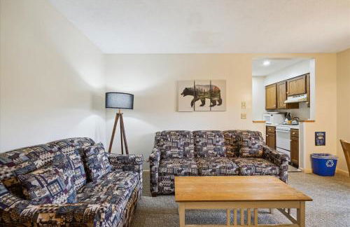 Cedarbrook Two Queen Bed Standard Hotel Room with outdoor heated pool 102 - Foto 1