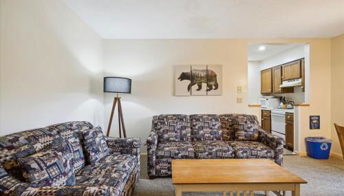 Cedarbrook Two Queen Bed Standard Hotel Room with outdoor heated pool 102 - Foto 1