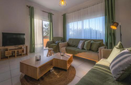 Omalia Apartment - Photo 4