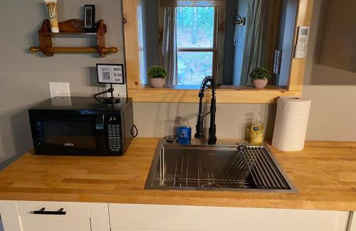 Cabin in the woods with fire pit and porch - Foto 19