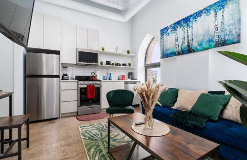 Peaceful Beachfront Loft Rooftop Gym - Photo 6