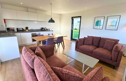 Jog 2-Bed Apartment with Scenic Views by Together Travel - Photo 3