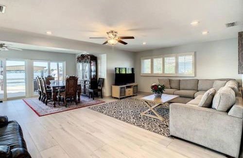 Amazing water front view home newly renovated 3BD 2BTH - Foto 8