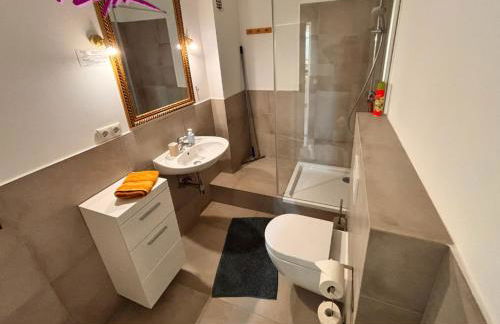 Gemütlich 8, Netflix und Kaffee frei, Parken vor der Tür - Foto 2