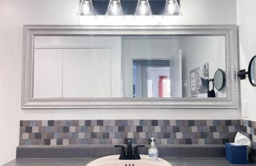 Trendy Ivy 2-bedroom Near Hospital & College - Foto 12