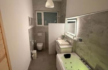 Bluestone Appartments - Whirlpool, Queensize Boxspring Bett, parking - Foto 1