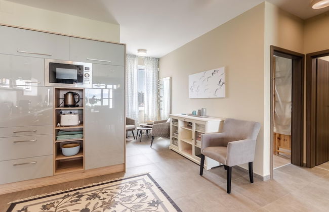 Lakefront Elegant Condo Lela - Foto 12