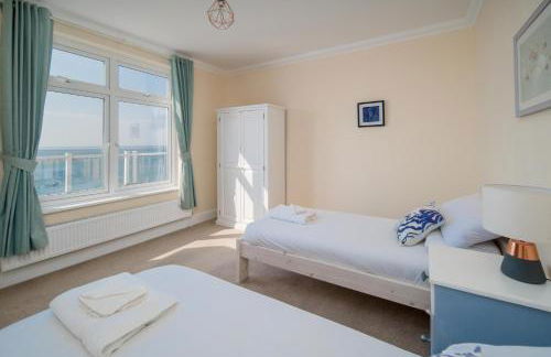 The Penthouse - Photo 10