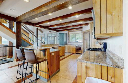 8 Bed 5 Bath Vacation home in Fish Haven - Photo 8