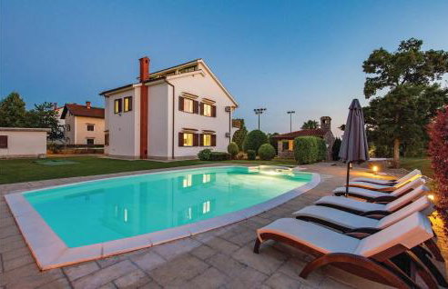 Cozy Home In Viskovo With Wifi - Photo 2