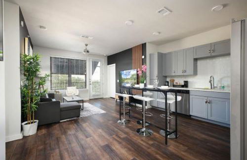 Stylish 2BR w Pool,Gym,Prking-Near Rvrwalk & Dome - Foto 6