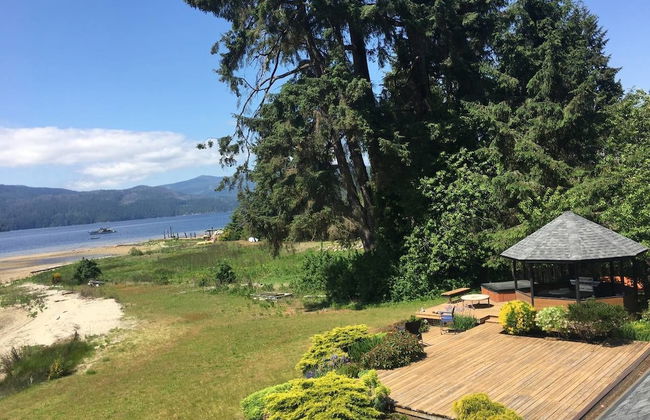 B - Sechelt Private Coastal Home - Photo 18