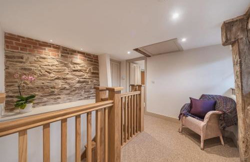 Luxury country oak beamed peaceful retreat - Photo 37