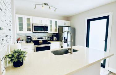 Stylish Stay Close to UM City Vibes - Photo 22