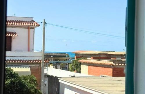 Azure Oasis with parking near the airport & beach - Foto 13