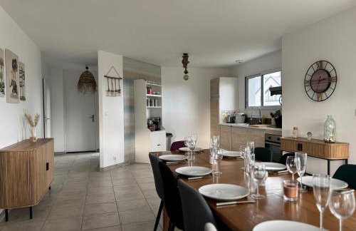 Les Voiles, maison bien équipée 10 p 2 sdb, 2 WC, spacieuse lumineuse avec jardin clos, garage, terrasse, parking privatif, à 950 m de la plage d'Asnelles et tous commerces, près de Bayeux et Arromanches, chiens bienvenus - Foto 18