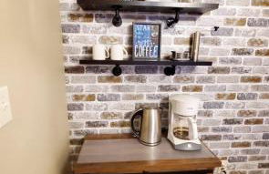 Serenity Falls - Stylish 4Bdr Mountain Retreat, Hot Tub, Pool - Foto 38