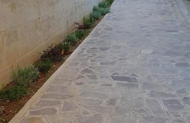 Daniela House 3 - Photo 2