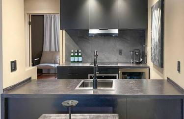 Luxury Warehouse District Condo - Foto 32