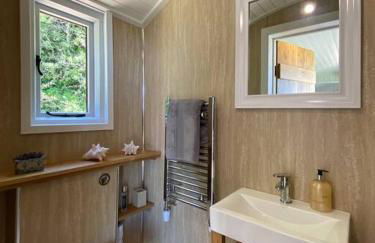 Little Idyll shepherds hut - Photo 9