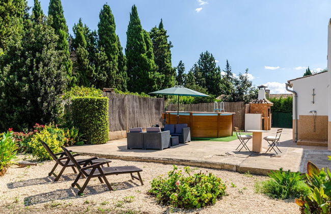 Private Villa With Inviting Space - Photo 30