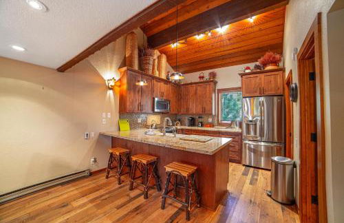 Plush Mammoth Condo w Balcony Views - Foto 5