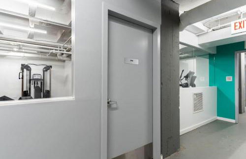 Elegant Stylish Loft Oasis Uptown Rooftop WFH Gym - Photo 18