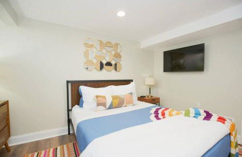 Chic 4BR 3BA Historic Home Near Country Club Plaza - Photo 26