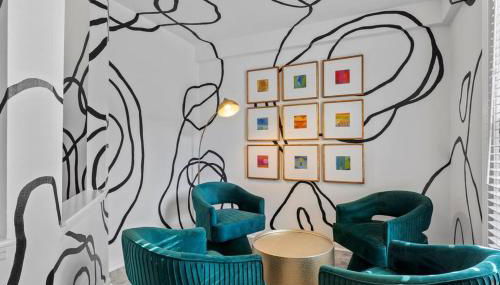 Large historical home w/ fire pit, chef kitchen. - Photo 2