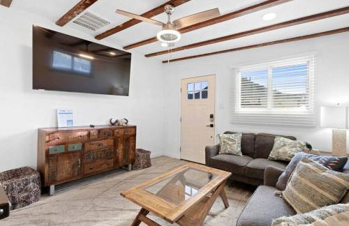 Featherlight Cottage with BBQ and Hot Tub in Downtown Phoenix - Foto 2