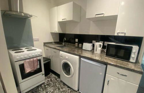 3 Bed Apartment - Sleeps 6 - Free Parking Wifi - Photo 11
