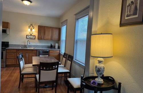 Downtown, 5-bed, 3-bath, 3-level - Foto 21