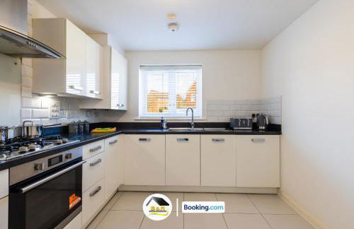 Duckett house, 3 Bedroom Detached House By B and R Serviced Accommodation Amesbury With Free Parking - Foto 16