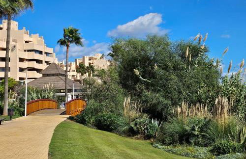 Luxury 3 Bedrooms, Private Heated Pool - EHHouse - Photo 38