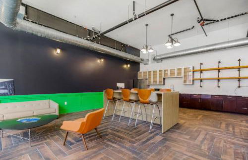 Classy 2BR-Parking, Rooftop,Near Arrowhd & TMobile - Photo 50