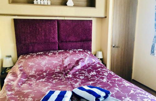 Family Seaside Retreat Private Stay at 5-Star Rockley Holiday Park Poole - Photo 12