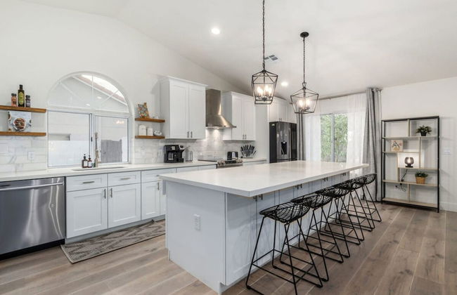 5BR Citrus Estate Sleeps 13 Free Htd Pool Gameroom - Photo 10