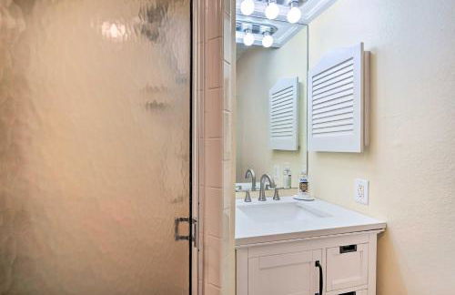 Old Florida Setting with Kayaks and Fishing Poles - Foto 20