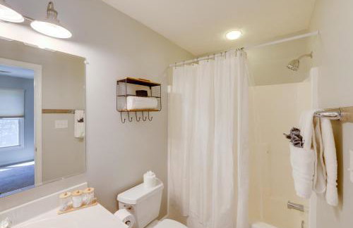 Smith Mountain Lake Home with Private Hot Tub and Dock - Foto 15