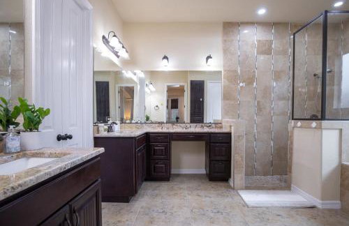 Randolph Central Location, 1-story, Chef Kitchen, Creekside - Foto 2