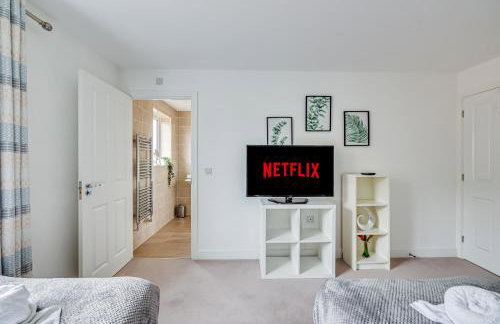 Detached 4 Bedroom 2 Bathroom House - Driveway Parking, Fast WiFi and Smart TV by Yoko Property - Foto 4