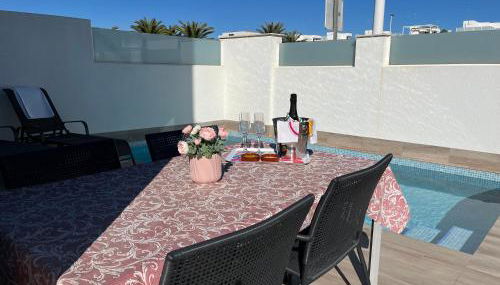 Luxury Three Bedroom Villa With Private Pool and Rooftop Solarium - Photo 5