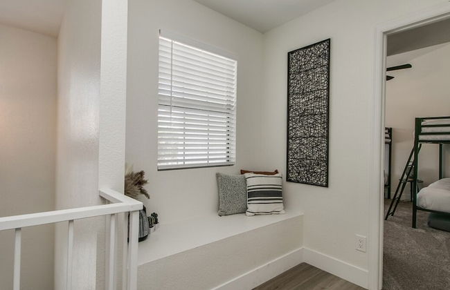 Upgraded 4-bdrm Beautiful Home W/pool! - Foto 42